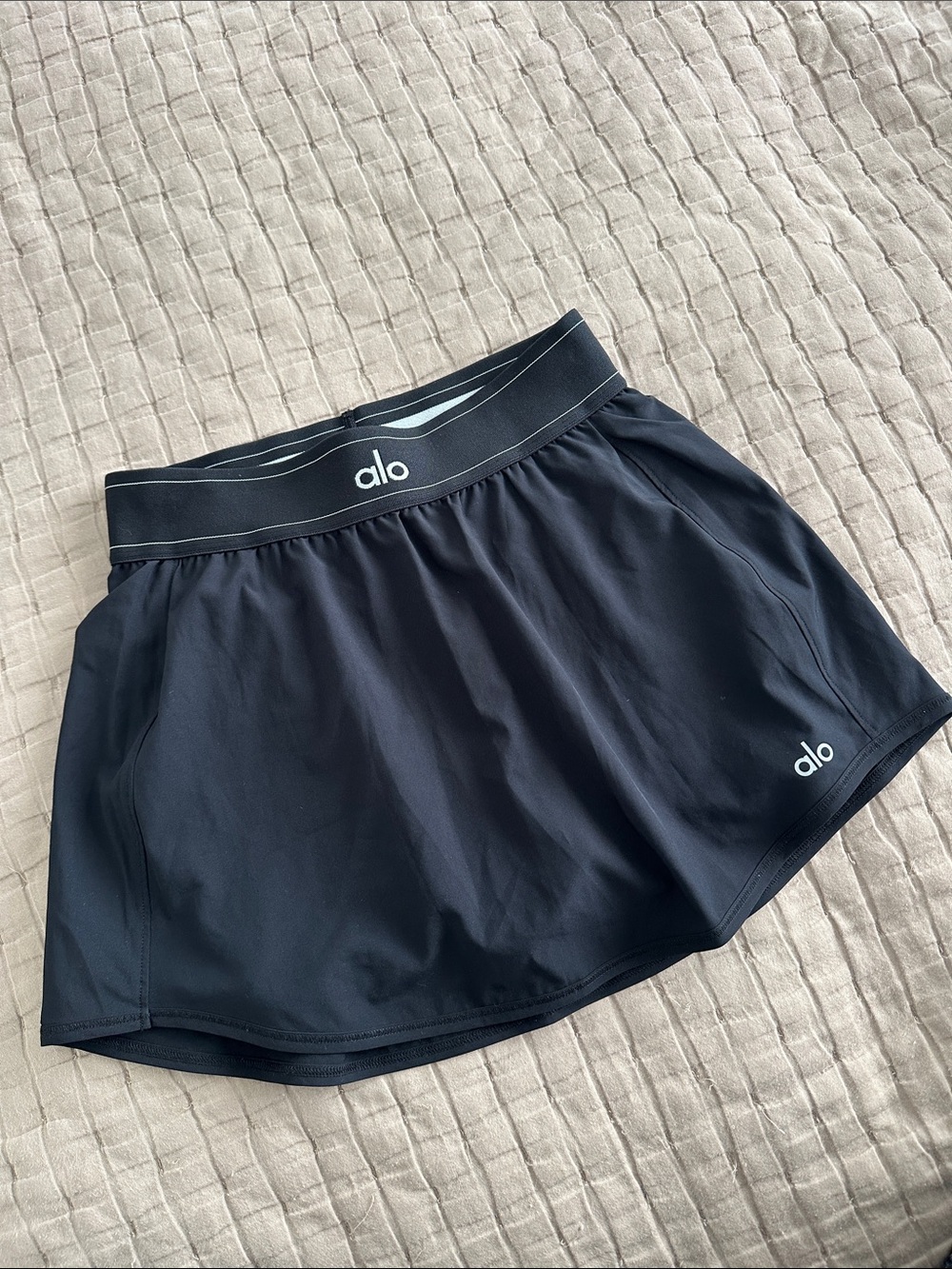 ALO Yoga woman’s mini skirt